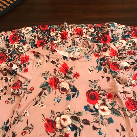 Gorgeous flower dress - Picture 2 of 4